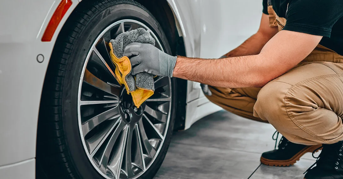 ¿Cómo Limpiar Los Neumáticos Del coche?